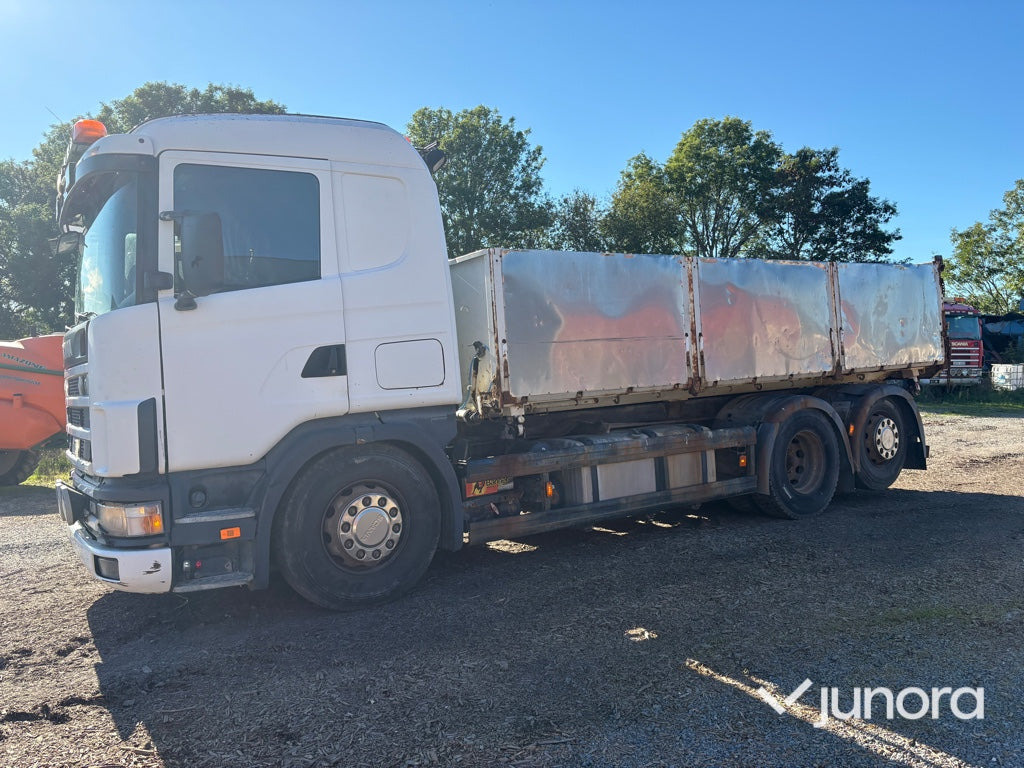 Lastbil Scania R124LB6X24NB470 - Caminhão basculante: foto 2 Lastbil Scania R124LB6X24NB470 - Caminhão basculante: foto 2