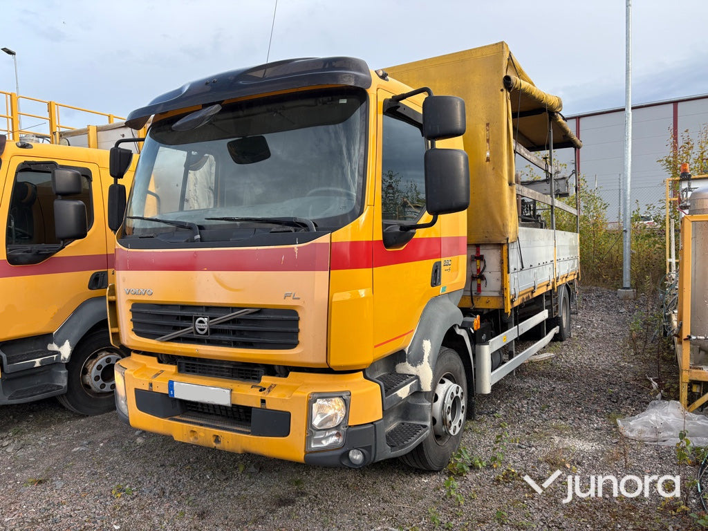 Lastbil - Volvo FL-280 4*2 - Caminhão com lona: foto 1 Lastbil - Volvo FL-280 4*2 - Caminhão com lona: foto 1