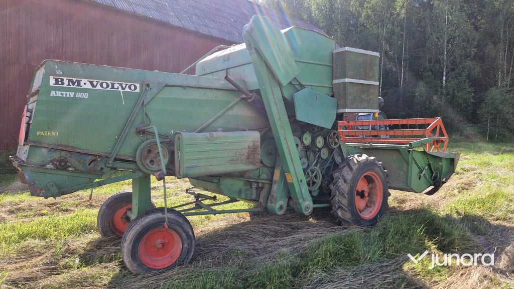 Skördetröska - Volvo BM, Aktiv 800 + Aktiv 800 som reservdel - Ceifeira debulhadora: foto 4 Skördetröska - Volvo BM, Aktiv 800 + Aktiv 800 som reservdel - Ceifeira debulhadora: foto 4