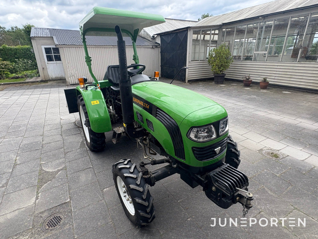Traktor Europard 254 - Trator: foto 3 Traktor Europard 254 - Trator: foto 3