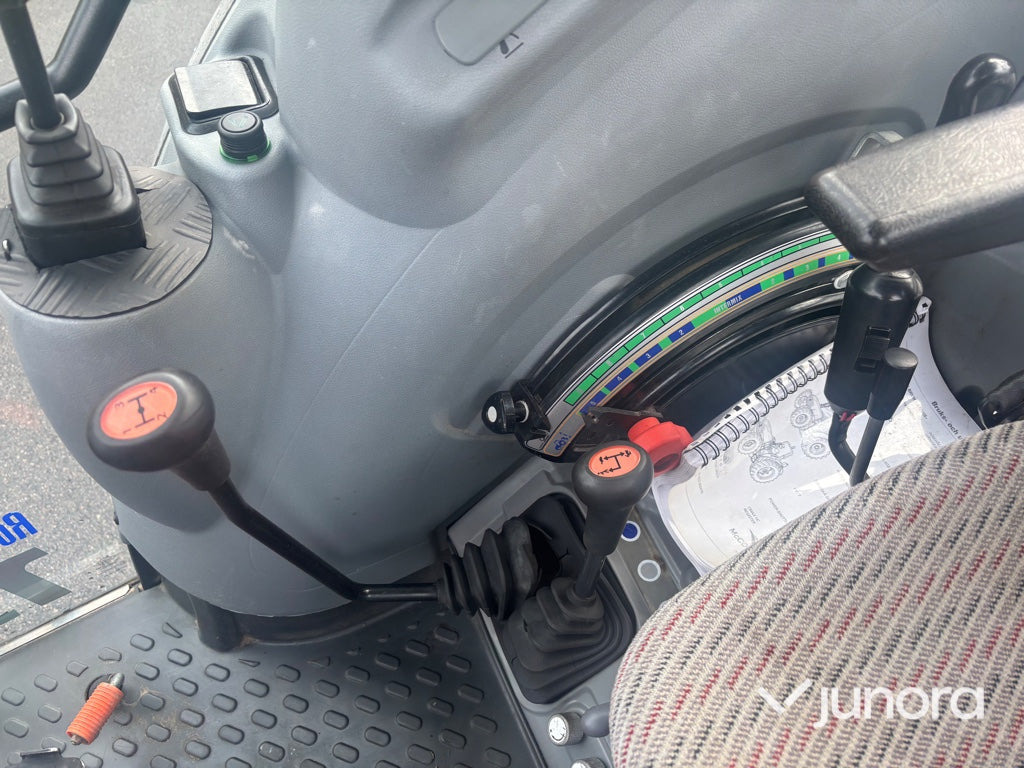 Traktor - McCormick C100 Max med lastare - Trator: foto 5 Traktor - McCormick C100 Max med lastare - Trator: foto 5