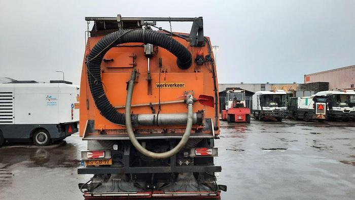 VOLVO M9 4x2R + Johnston Beam VX800 Road Cleaner - Varredora urbana: foto 3 VOLVO M9 4x2R + Johnston Beam VX800 Road Cleaner - Varredora urbana: foto 3