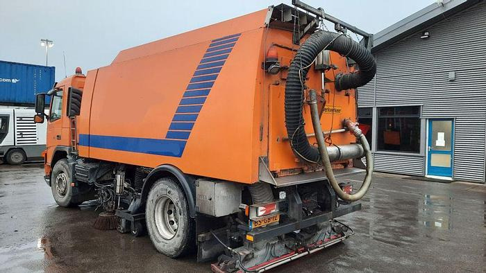 VOLVO M9 4x2R + Johnston Beam VX800 Road Cleaner - Varredora urbana: foto 4 VOLVO M9 4x2R + Johnston Beam VX800 Road Cleaner - Varredora urbana: foto 4