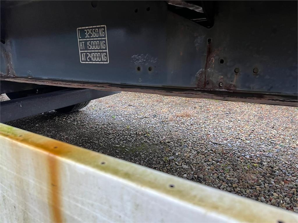 Krone 13,6 mtr - Semi-reboque plataforma/ Caixa aberta: foto 5 Krone 13,6 mtr - Semi-reboque plataforma/ Caixa aberta: foto 5