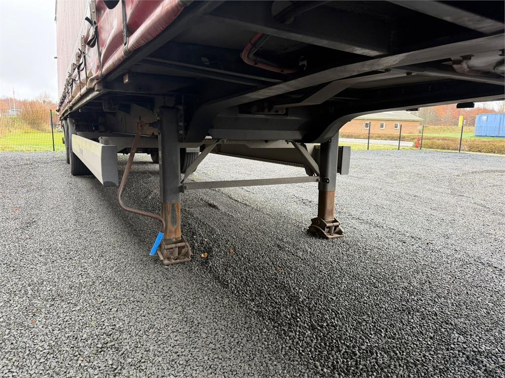 Krone 13,6 mtr gardin - lodretstående lift - Semi-reboque de lona: foto 5 Krone 13,6 mtr gardin - lodretstående lift - Semi-reboque de lona: foto 5