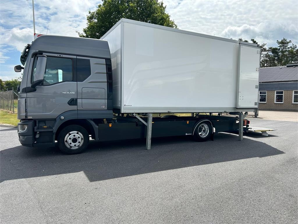 MAN TGL 8-220 4x2 BL incl. 2 stk veksellad - Caminhão transportador de contêineres/ Caixa móvel: foto 4 MAN TGL 8-220 4x2 BL incl. 2 stk veksellad - Caminhão transportador de contêineres/ Caixa móvel: foto 4