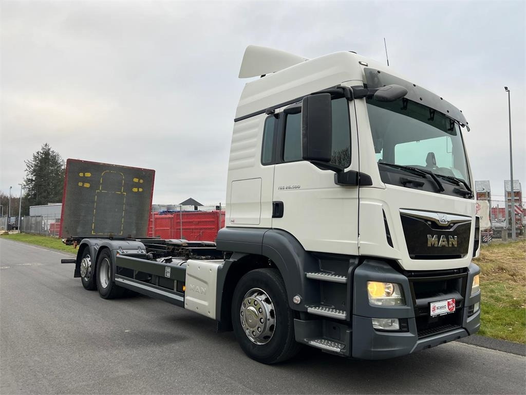 MAN TGS 26-500 6x2-4 LL - Caminhão transportador de contêineres/ Caixa móvel: foto 2 MAN TGS 26-500 6x2-4 LL - Caminhão transportador de contêineres/ Caixa móvel: foto 2