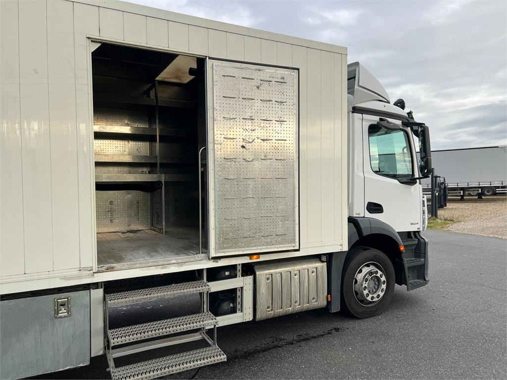 Mercedes-Benz Antos 1824 LnR - Caminhão furgão: foto 4 Mercedes-Benz Antos 1824 LnR - Caminhão furgão: foto 4