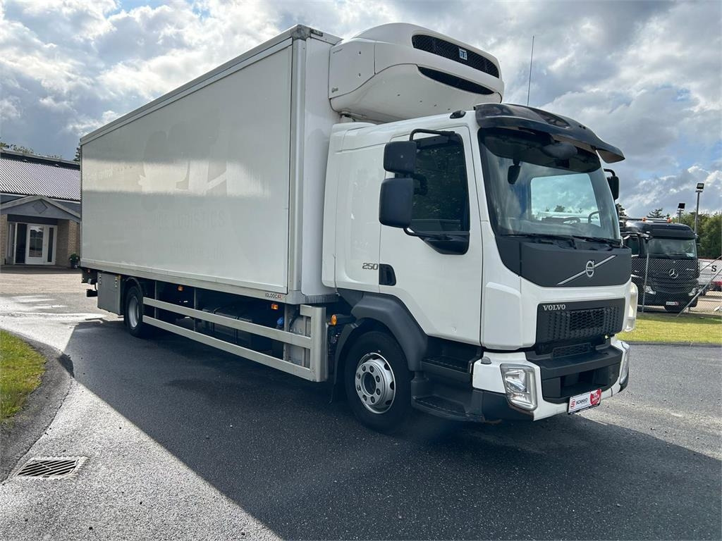 Volvo FL 250 16 ton - Caminhão frigorífico: foto 2 Volvo FL 250 16 ton - Caminhão frigorífico: foto 2