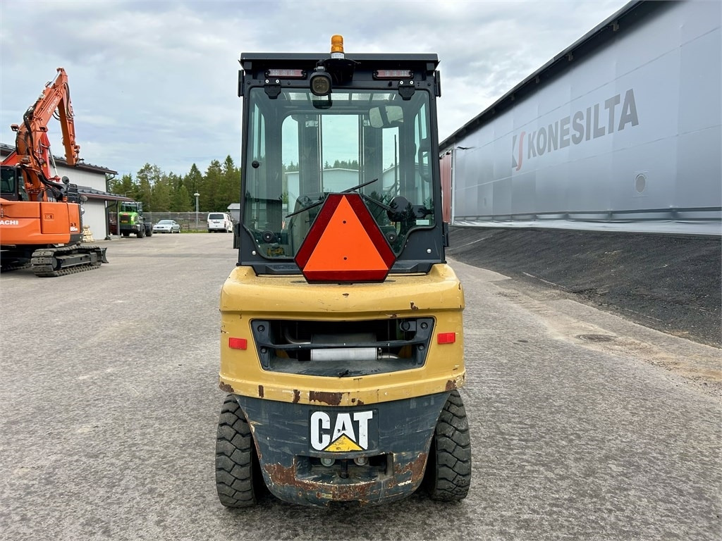 CAT DP 25 NT - Empilhadeira a diesel: foto 3 CAT DP 25 NT - Empilhadeira a diesel: foto 3