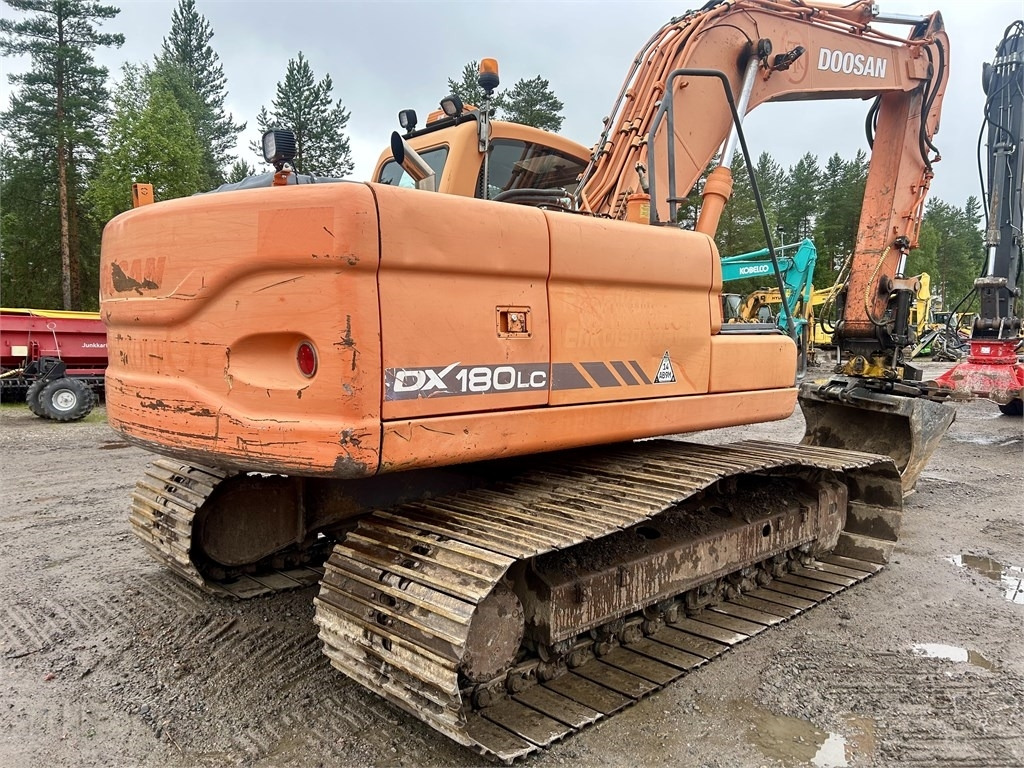 Doosan DX180LC PYÖRITTÄJÄLLÄ - Escavadora de rastos: foto 4 Doosan DX180LC PYÖRITTÄJÄLLÄ - Escavadora de rastos: foto 4