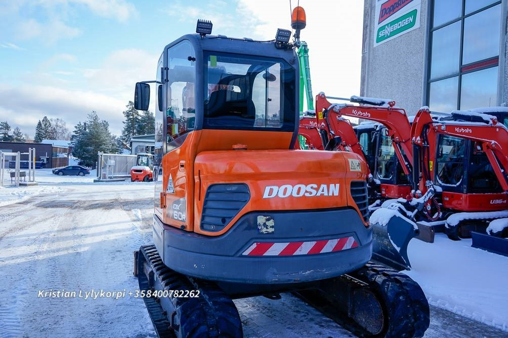 Doosan DX60LCR VARUSTEPAKETILLA - Mini escavadeira: foto 3 Doosan DX60LCR VARUSTEPAKETILLA - Mini escavadeira: foto 3