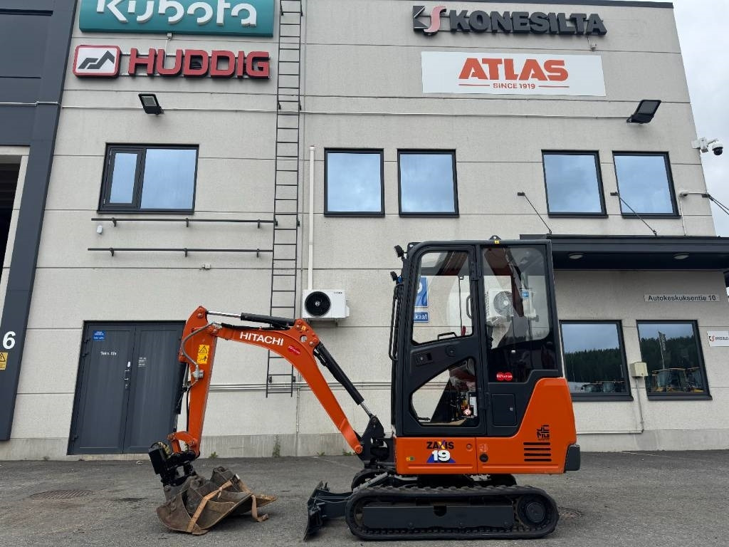 Hitachi ZX 19-6 CR - Mini escavadeira: foto 1 Hitachi ZX 19-6 CR - Mini escavadeira: foto 1