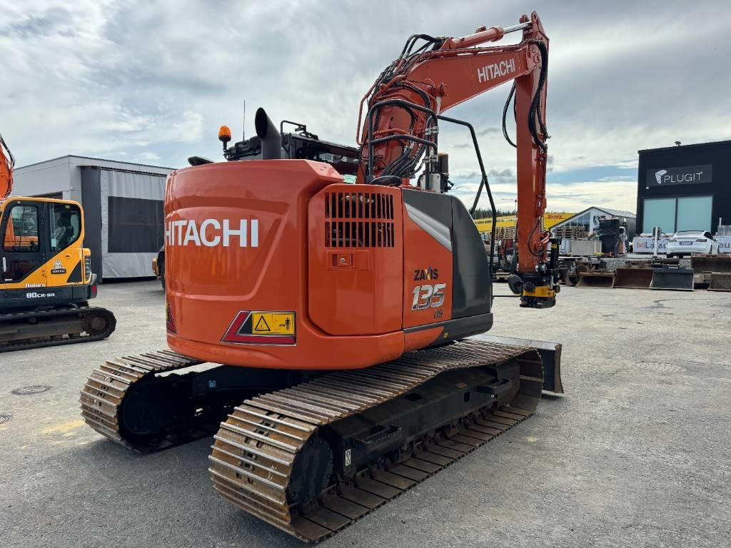 Hitachi ZX135USBL-7 PYÖRITTÄJÄLLÄ - Escavadora de rastos: foto 5 Hitachi ZX135USBL-7 PYÖRITTÄJÄLLÄ - Escavadora de rastos: foto 5