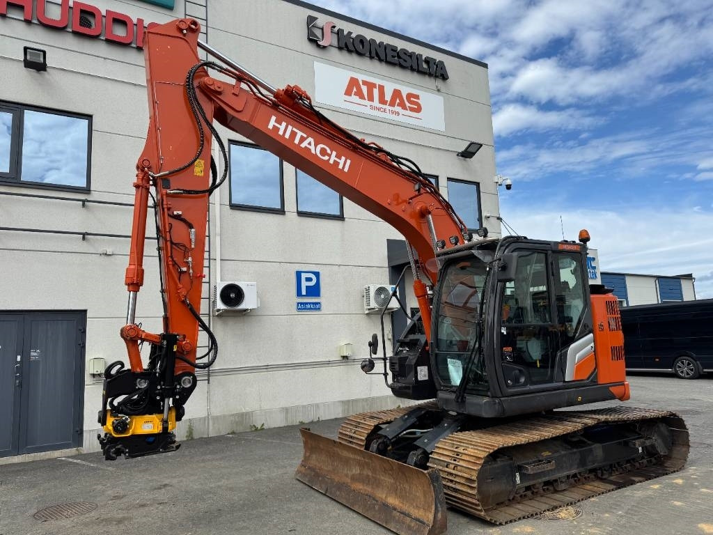 Hitachi ZX135USBL-7 PYÖRITTÄJÄLLÄ - Escavadora de rastos: foto 2 Hitachi ZX135USBL-7 PYÖRITTÄJÄLLÄ - Escavadora de rastos: foto 2