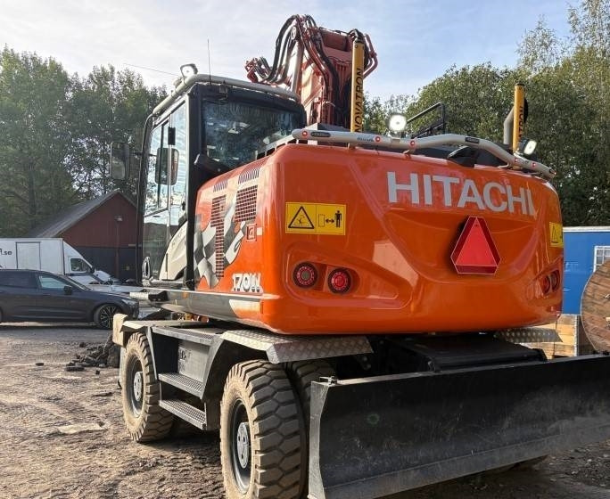 Hitachi ZX170W-6 + Peräkärry 2-akselinen - Escavadeira de rodas: foto 2 Hitachi ZX170W-6 + Peräkärry 2-akselinen - Escavadeira de rodas: foto 2