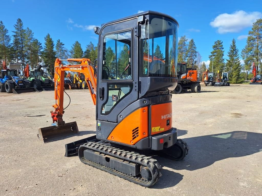 Hitachi ZX17U-2 KALLISTAJA+4-KAUHAA - Mini escavadeira: foto 2 Hitachi ZX17U-2 KALLISTAJA+4-KAUHAA - Mini escavadeira: foto 2