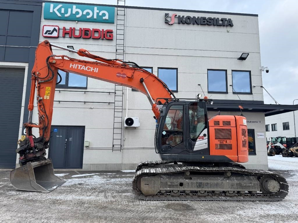 Hitachi ZX225USLC-5B PYÖRITTÄJÄLLÄ - Escavadora de rastos: foto 1 Hitachi ZX225USLC-5B PYÖRITTÄJÄLLÄ - Escavadora de rastos: foto 1