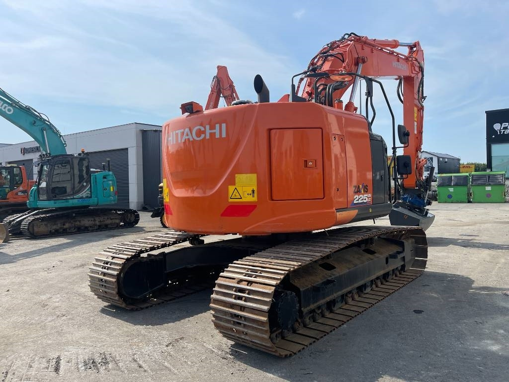 Hitachi ZX225USLC-6 PYÖRITTÄJÄLLÄ - Escavadora de rastos: foto 4 Hitachi ZX225USLC-6 PYÖRITTÄJÄLLÄ - Escavadora de rastos: foto 4