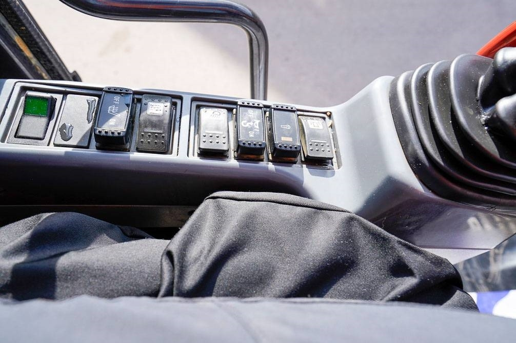 Escavadora de rastos Hitachi ZX350LC-6 UUSI ALAKERTA: foto 21