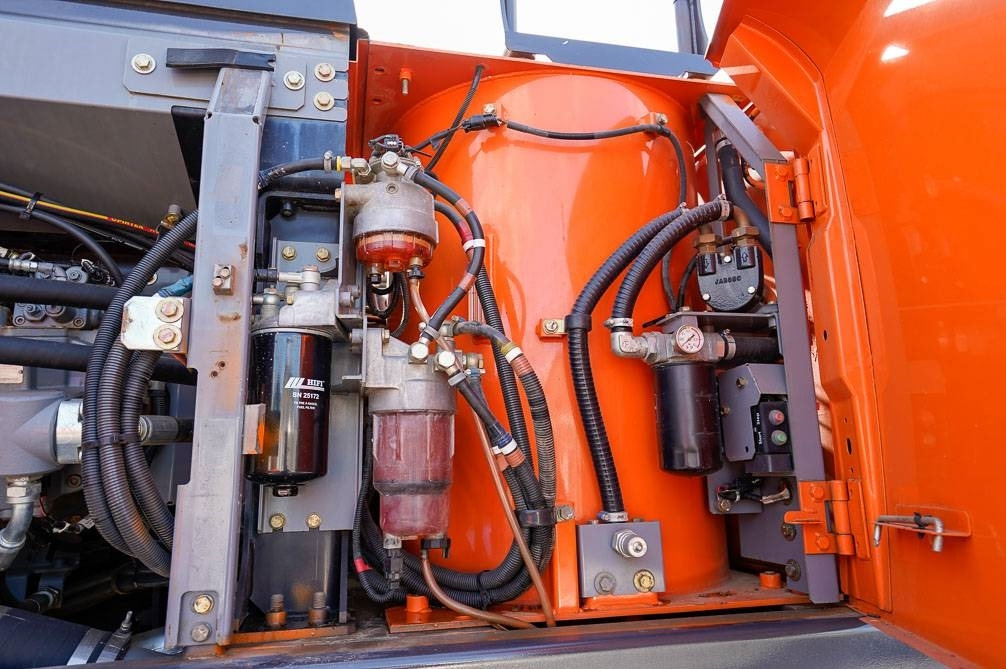 Escavadora de rastos Hitachi ZX350LC-6 UUSI ALAKERTA: foto 15