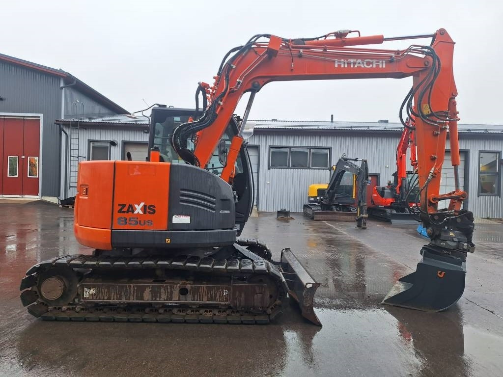 Hitachi ZX85US-5 PYÖRITTÄJÄLLÄ - Mini escavadeira: foto 5 Hitachi ZX85US-5 PYÖRITTÄJÄLLÄ - Mini escavadeira: foto 5