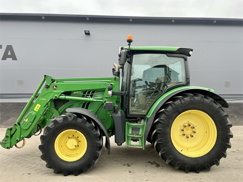 John Deere 6125 R AUTOPOWER ETUKUORMAAJALLA - Trator: foto 1 John Deere 6125 R AUTOPOWER ETUKUORMAAJALLA - Trator: foto 1