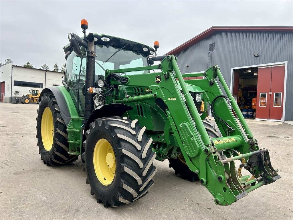 John Deere 6125 R AUTOPOWER ETUKUORMAAJALLA - Trator: foto 4 John Deere 6125 R AUTOPOWER ETUKUORMAAJALLA - Trator: foto 4