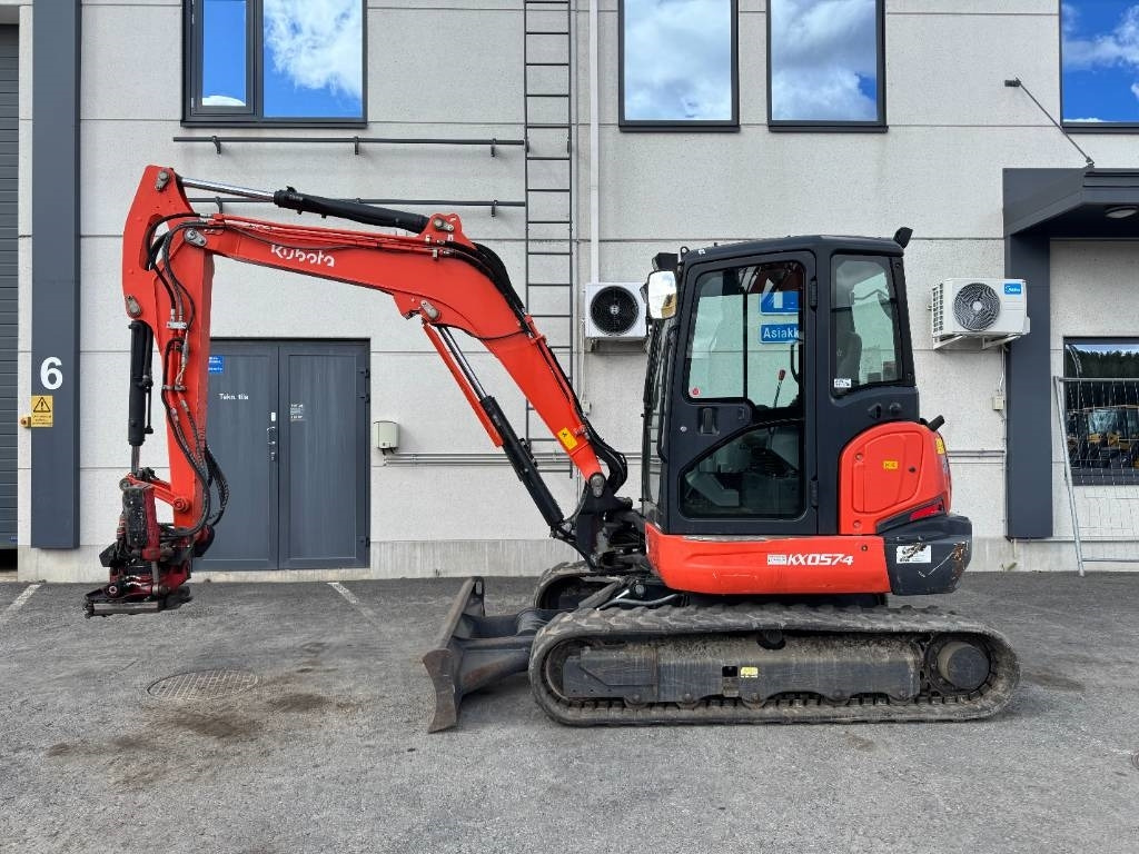Kubota KX057-4 PYÖRITTÄJÄLLÄ - Mini escavadeira: foto 1 Kubota KX057-4 PYÖRITTÄJÄLLÄ - Mini escavadeira: foto 1