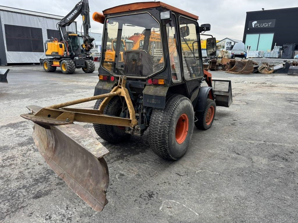 Kubota L245 DT ETUKUORMAAJALLA - Trator: foto 4 Kubota L245 DT ETUKUORMAAJALLA - Trator: foto 4