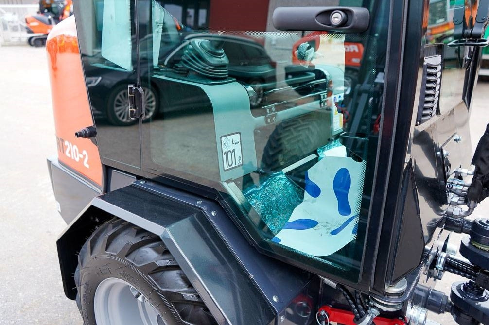 Carregadeira articulada nuevo Kubota RT210-2 UUSI: foto 14