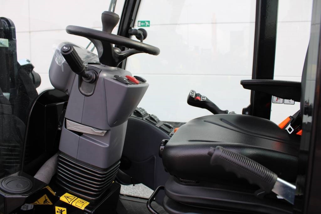 Carregadeira articulada nuevo Kubota RT270-2 UUSI: foto 10