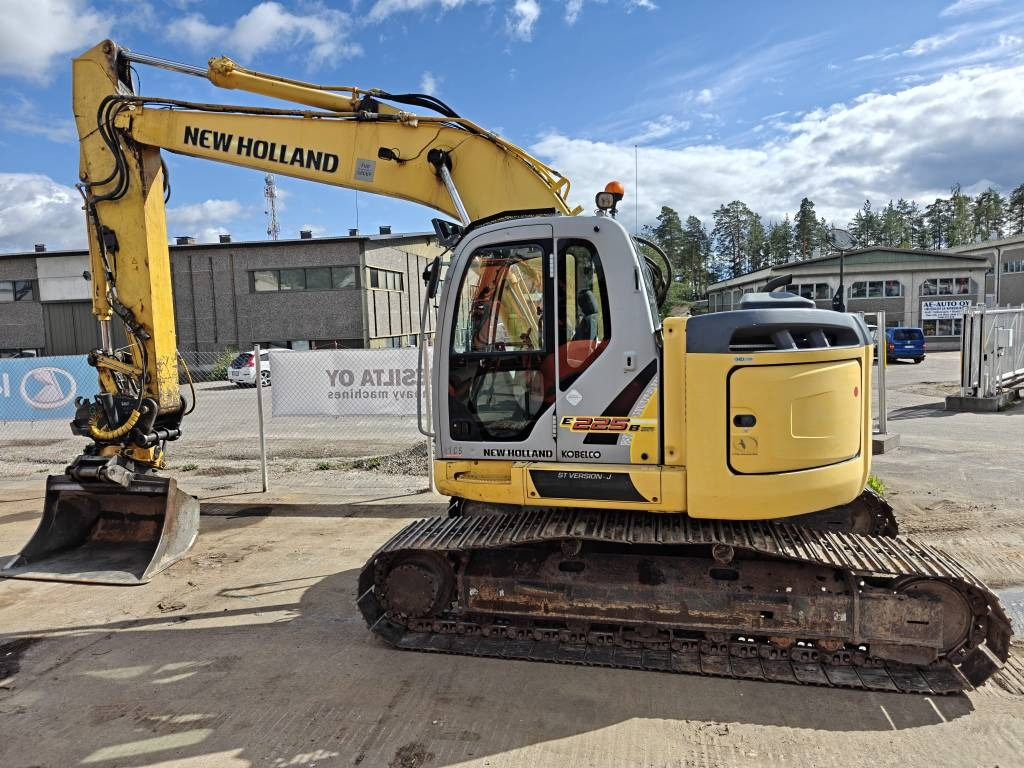 New Holland E225BSR ENGCONILLA  - Escavadora de rastos: foto 1 New Holland E225BSR ENGCONILLA  - Escavadora de rastos: foto 1