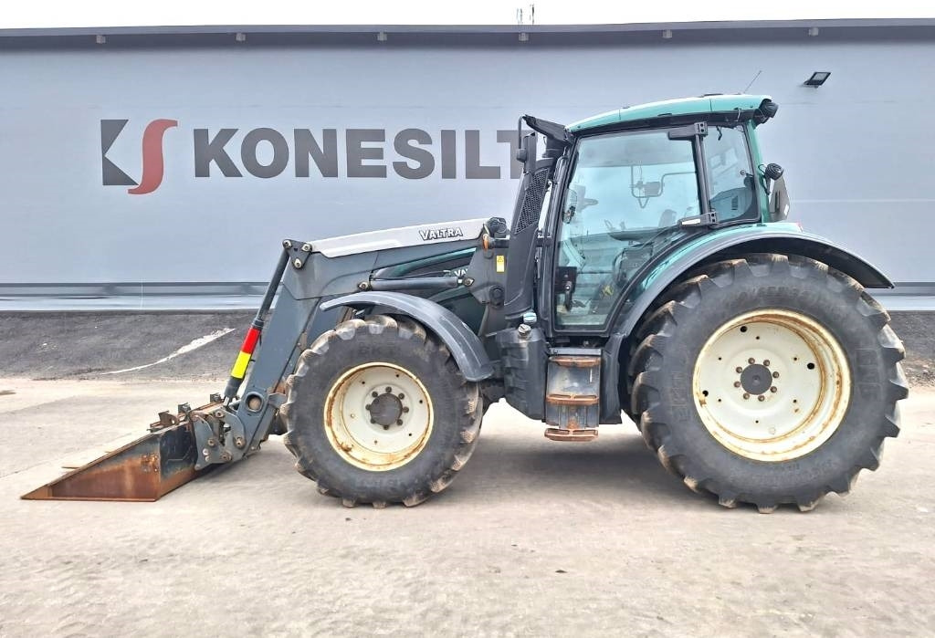 Valtra N174 VERSU ETUKUORMAAJALLA - Trator: foto 1 Valtra N174 VERSU ETUKUORMAAJALLA - Trator: foto 1