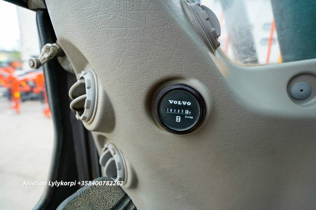 Escavadeira de rodas Volvo EWR150E PYÖRÄOHJAUS: foto 27