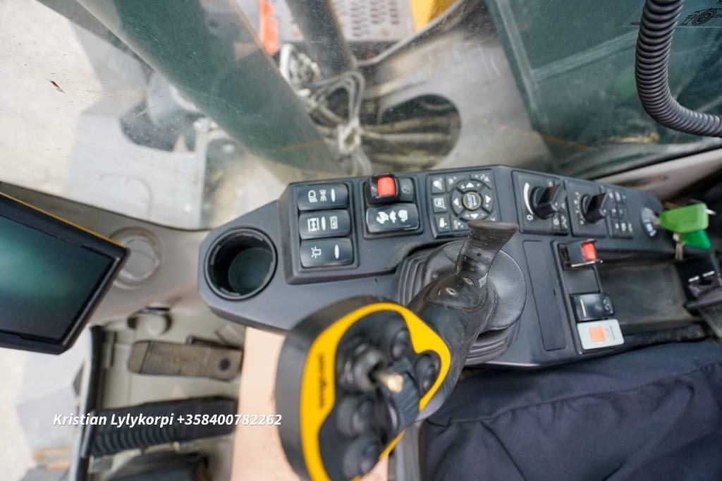Escavadeira de rodas Volvo EWR150E PYÖRÄOHJAUS: foto 24