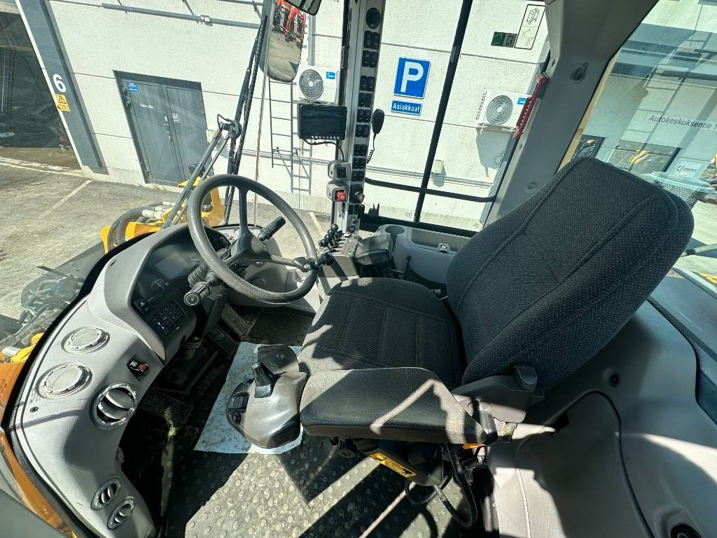 Locação de Volvo L70G vipuohjaus, 3' ja 4' hydr  Volvo L70G vipuohjaus, 3' ja 4' hydr: foto 21