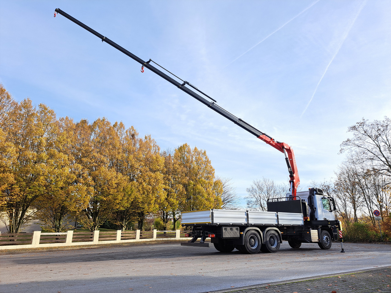 MERCEDES-BENZ AROCS 3340 CRANE FASSI F245 FLATBED TWISTLOCK EURO 3 - Camião de caixa aberta/ Plataforma, Caminhão grua: foto 3 MERCEDES-BENZ AROCS 3340 CRANE FASSI F245 FLATBED TWISTLOCK EURO 3 - Camião de caixa aberta/ Plataforma, Caminhão grua: foto 3