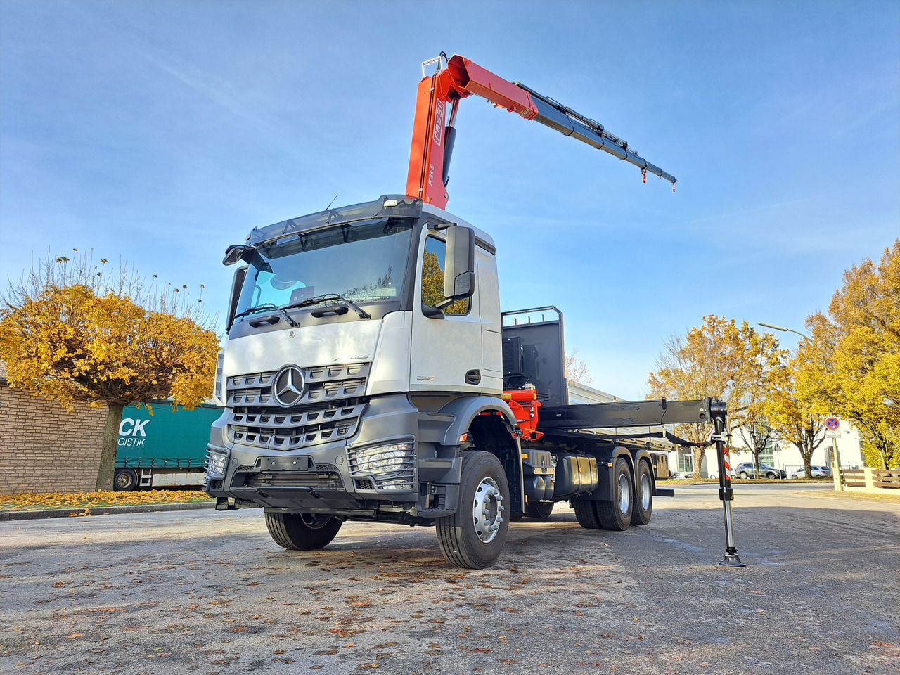 MERCEDES-BENZ AROCS 3340 CRANE FASSI F245 FLATBED TWISTLOCK EURO 3 - Camião de caixa aberta/ Plataforma, Caminhão grua: foto 1 MERCEDES-BENZ AROCS 3340 CRANE FASSI F245 FLATBED TWISTLOCK EURO 3 - Camião de caixa aberta/ Plataforma, Caminhão grua: foto 1