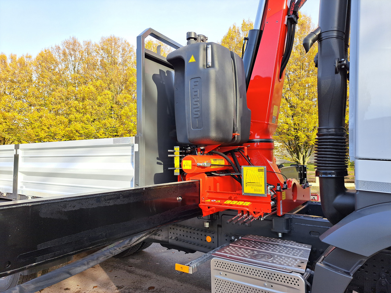 Camião de caixa aberta/ Plataforma, Caminhão grua nuevo MERCEDES-BENZ AROCS 3340 CRANE FASSI F245 FLATBED TWISTLOCK EURO 3: foto 7