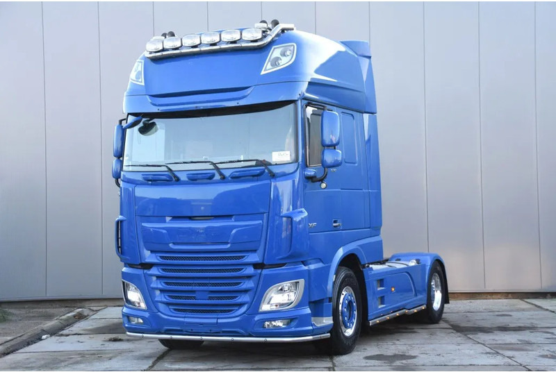 DAF XF 530 SSC 4x2 - RETARDER - PARK. AIRCO - 2 x FUEL TANKS - ALCOA'S - LED - TOP CONDITION - - Tractor: foto 1 DAF XF 530 SSC 4x2 - RETARDER - PARK. AIRCO - 2 x FUEL TANKS - ALCOA'S - LED - TOP CONDITION - - Tractor: foto 1