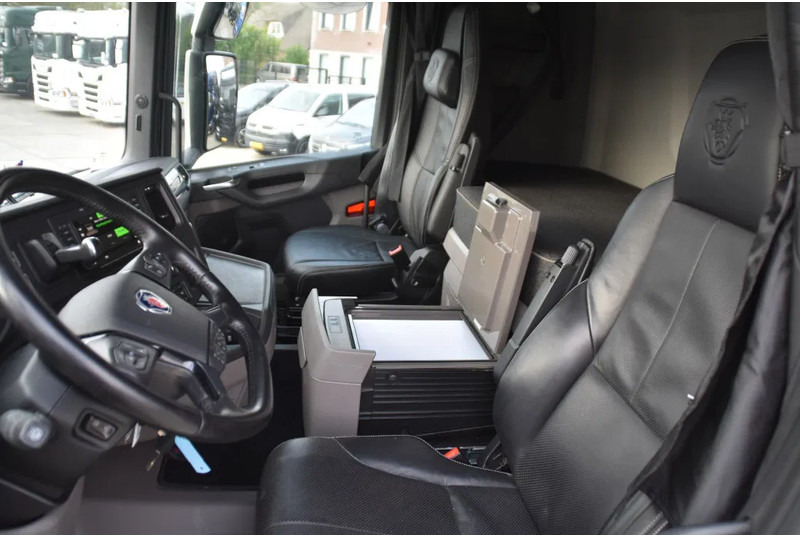 Scania R 460 NGS 6x4NB - SUPER - FULL AIR - RETARDER - 148 TKM - PARK. AIRCO - HYDRAULIC SYSTEM - LED - LEATHER SEATS - EXCELLENT CONDI - Tractor: foto 5 Scania R 460 NGS 6x4NB - SUPER - FULL AIR - RETARDER - 148 TKM - PARK. AIRCO - HYDRAULIC SYSTEM - LED - LEATHER SEATS - EXCELLENT CONDI - Tractor: foto 5