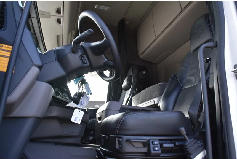 Scania R 460 NGS 6x4NB - SUPER - FULL AIR - RETARDER - 148 TKM - PARK. AIRCO - HYDRAULIC SYSTEM - LED - LEATHER SEATS - EXCELLENT CONDI - Tractor: foto 4 Scania R 460 NGS 6x4NB - SUPER - FULL AIR - RETARDER - 148 TKM - PARK. AIRCO - HYDRAULIC SYSTEM - LED - LEATHER SEATS - EXCELLENT CONDI - Tractor: foto 4