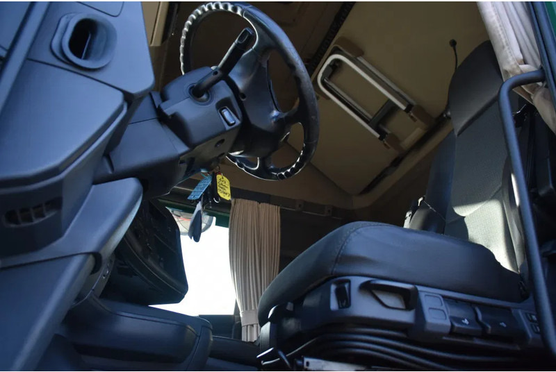 Scania R490 TL 6x2/4 - RETARDER - ACC - DIFF. LOCK - 2 x FUEL TANKS - 2 BEDS - EXCELLENT CONDITION - - Tractor: foto 4 Scania R490 TL 6x2/4 - RETARDER - ACC - DIFF. LOCK - 2 x FUEL TANKS - 2 BEDS - EXCELLENT CONDITION - - Tractor: foto 4