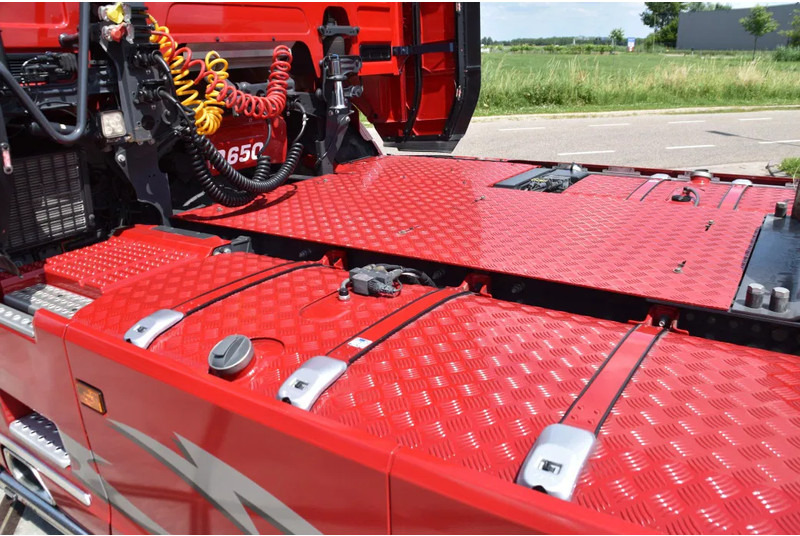 Scania R650 V8 NGS 4x2NB - LIKE NEW - RETARDER - FULL AIR - PARK. AIRCO - 4 POINT AIR SUSP. - 2 x FUEL TANKS - ALCOA'S - - Tractor: foto 4 Scania R650 V8 NGS 4x2NB - LIKE NEW - RETARDER - FULL AIR - PARK. AIRCO - 4 POINT AIR SUSP. - 2 x FUEL TANKS - ALCOA'S - - Tractor: foto 4