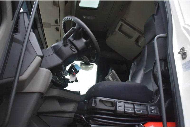 Scania S410 NGS 4x2EB MEGA 95 cm or 103 cm driving height - RETARDER - 803 TKM - FULL AIR - PARK. AIRCO - LEATHER SEATS - 2 x FUEL TANK - Tractor: foto 4 Scania S410 NGS 4x2EB MEGA 95 cm or 103 cm driving height - RETARDER - 803 TKM - FULL AIR - PARK. AIRCO - LEATHER SEATS - 2 x FUEL TANK - Tractor: foto 4