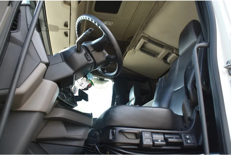 Scania S410 NGS 4x2EB MEGA 95 cm or 103 cm driving height - RETARDER - 806 TKM - FULL AIR - PARK. AIRCO - LEATHER SEATS - 2 x FUEL TANK - Tractor: foto 4 Scania S410 NGS 4x2EB MEGA 95 cm or 103 cm driving height - RETARDER - 806 TKM - FULL AIR - PARK. AIRCO - LEATHER SEATS - 2 x FUEL TANK - Tractor: foto 4