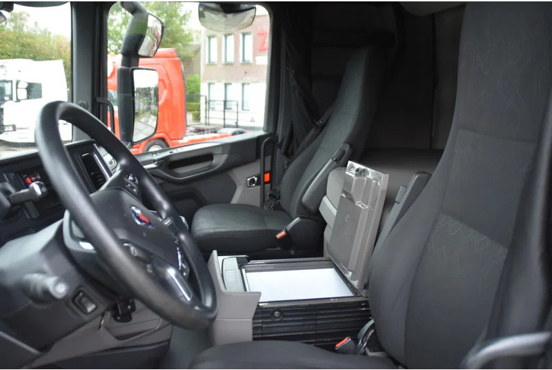 Scania S450 NGS 4x2NB - FULL AIR - 724 TKM - RETARDER - PARK. AIRCO - 2 x FUEL TANKS - TOP CONDITION - - Tractor: foto 5 Scania S450 NGS 4x2NB - FULL AIR - 724 TKM - RETARDER - PARK. AIRCO - 2 x FUEL TANKS - TOP CONDITION - - Tractor: foto 5