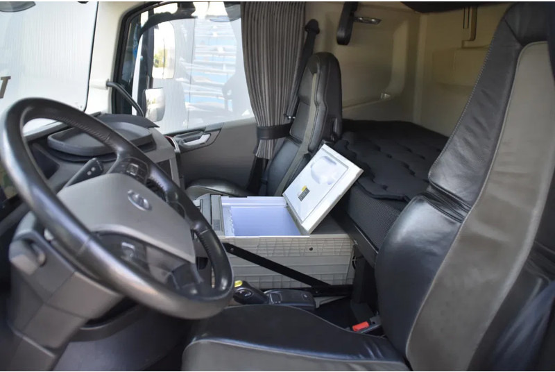 Volvo FH 16.750 Globetrotter XL 6x2 - RETARDER - FULL AIR - PARK. AIRCO - DYNAMIC STEERING - SLIDING FIFTH WHEEL - ALCOA'S - TOP CONDI - Tractor: foto 5 Volvo FH 16.750 Globetrotter XL 6x2 - RETARDER - FULL AIR - PARK. AIRCO - DYNAMIC STEERING - SLIDING FIFTH WHEEL - ALCOA'S - TOP CONDI - Tractor: foto 5