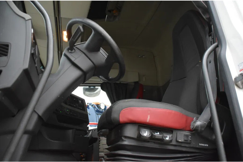 Volvo FH 460 Globe 4x2 - FULL AIR - 628 TKM - HYDRAULIC SYSTEM - PTO - NAVI - 2 x FUEL TANKS - - Tractor: foto 4 Volvo FH 460 Globe 4x2 - FULL AIR - 628 TKM - HYDRAULIC SYSTEM - PTO - NAVI - 2 x FUEL TANKS - - Tractor: foto 4
